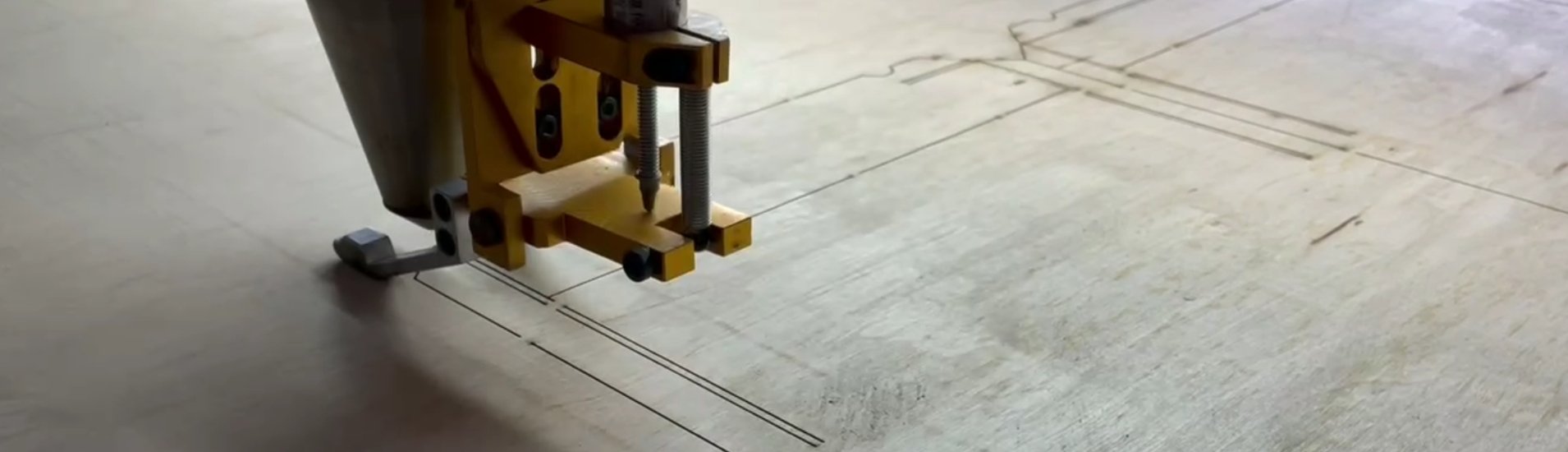 1500W wood laser cutting machine working