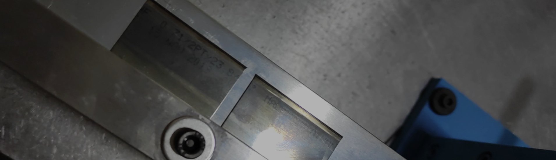 dual lipping steel rule manual cutter banner