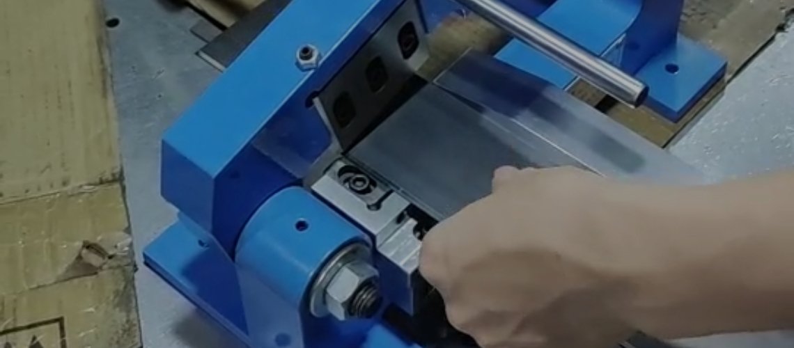 manual steel rule cutter video